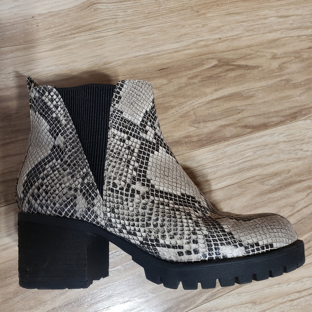 MIA Jody Snake Embossed Chelsea Boot Snake Pattern Heeled 8 Comfort Stretch Side